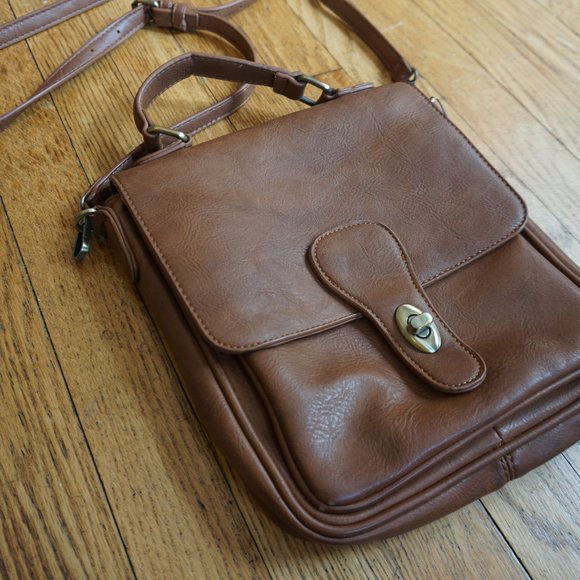 Modcloth Handbags - Modcloth faux leather crossbody purse